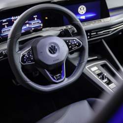 VW Golf R přitvrzuje hru