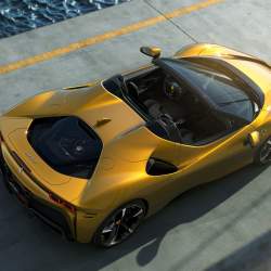 Nejvýkonnější Ferrari přišlo o střechu