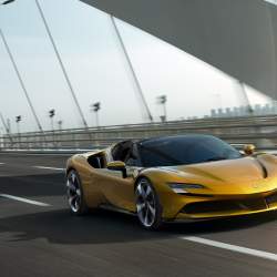 Nejvýkonnější Ferrari přišlo o střechu