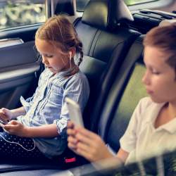 Zpříjemněte dětem cestu autem