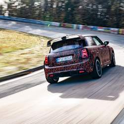 MINI VYVÍJÍ TECHNIKU ELEKTRICKÝCH MODELŮ JOHN COOPER WORKS