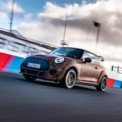 MINI VYVÍJÍ TECHNIKU ELEKTRICKÝCH MODELŮ JOHN COOPER WORKS