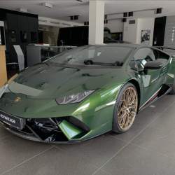 Splňte si klukovský sen. Kolik stojí ojeté Porsche, Ferrari či Lambo?