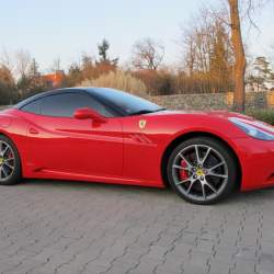 Splňte si klukovský sen. Kolik stojí ojeté Porsche, Ferrari či Lambo?