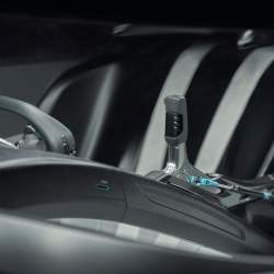 Hračka pro virtuální závody s výkonem 1900 koní!