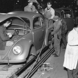 75 let uběhlo od zahájení civilní sériové výroby legendárního modelu Brouk