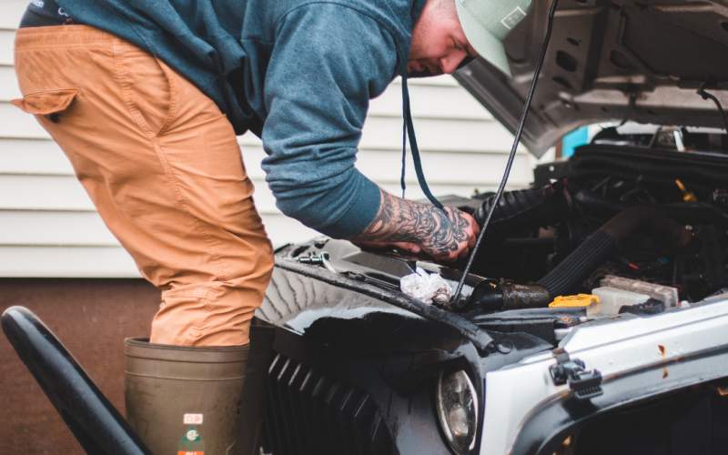 Jak zjistit, jestli má auto stočený tachomet