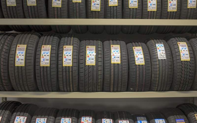 Jaká je minimální hloubka dezénu letních a zimních pneumatik?