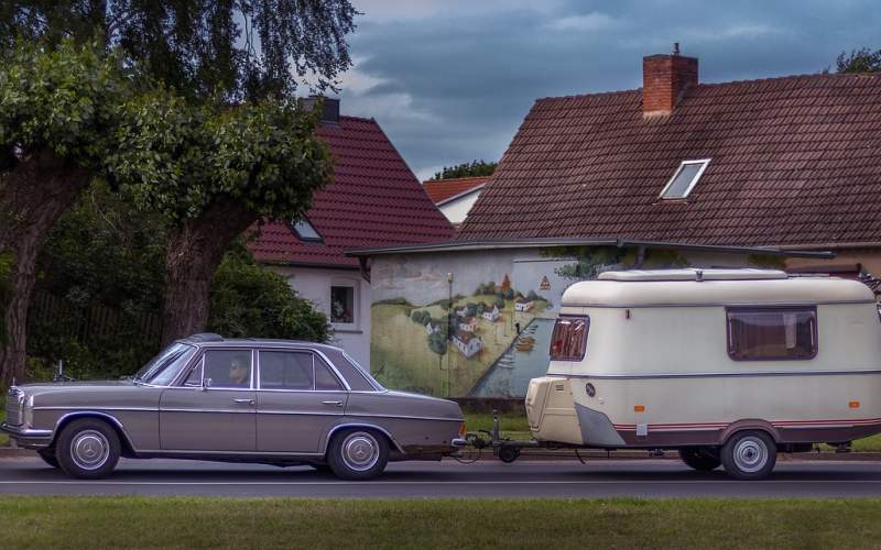 Co zkontrolovat na autě před dovolenou: Praktický průvodce