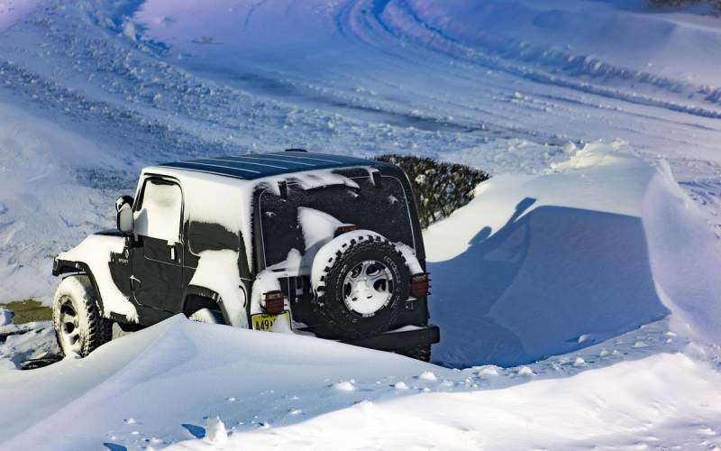 Jak rozmrazit zámek u auta (bez poškození)