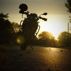 Petr Pavel vyrazil za odpočinkem: motorka, parta přátel a žádný luxus