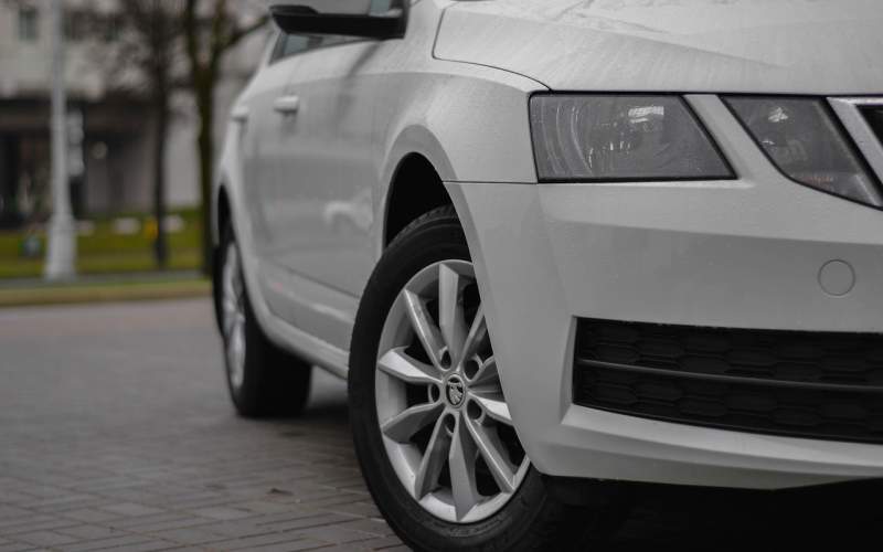 Nejlepší auta do 300 000 Kč: Co se dnes opravdu vyplatí?