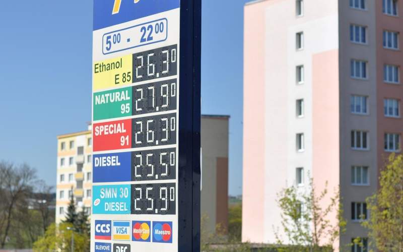 Velké srovnání paliv: Benzín, nafta, LPG, CNG a Elektřina na českých silnicích