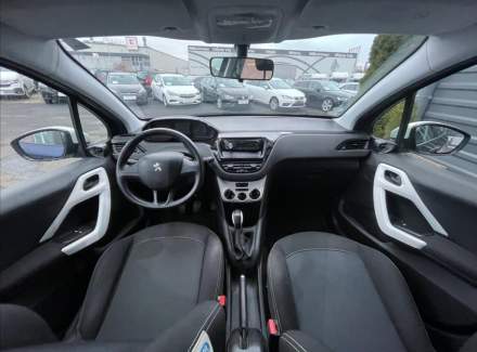 Peugeot - 208