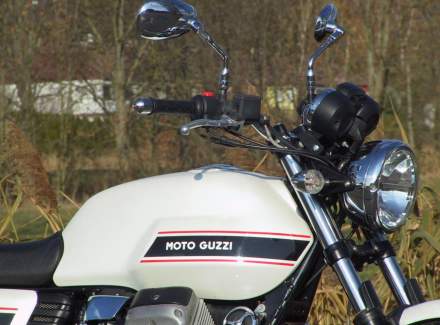 Moto Guzzi - V7 750 Classic