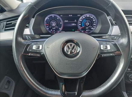 Volkswagen - Passat