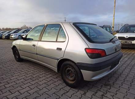 Peugeot - 306