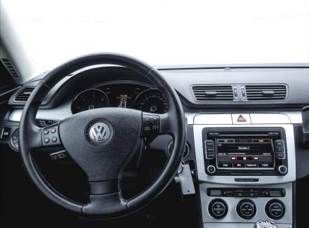 Volkswagen - Passat