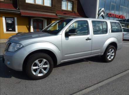 Nissan - Pathfinder