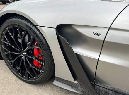 Aston Martin - V12 Vantage