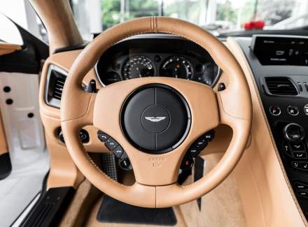 Aston Martin - V12 Vanquish