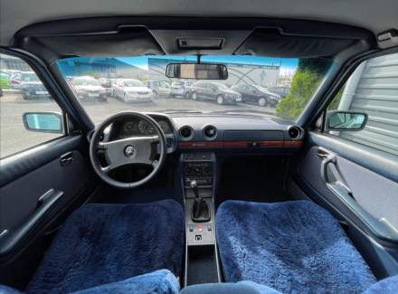 Mercedes-Benz - W123