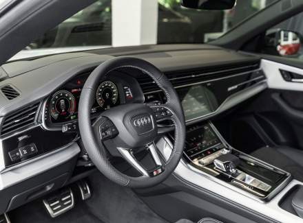 Audi - Q8
