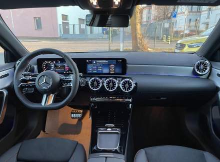 Mercedes-Benz - CLA