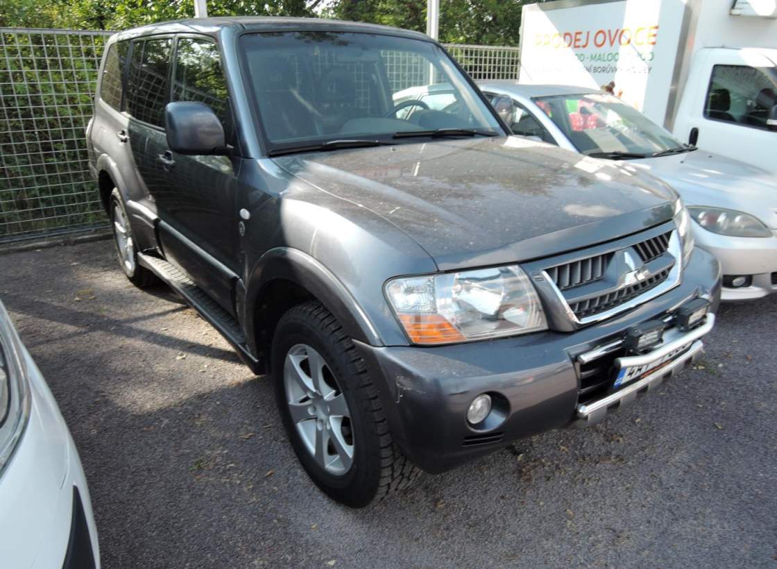 Mitsubishi - Pajero