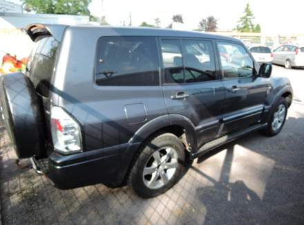 Mitsubishi - Pajero