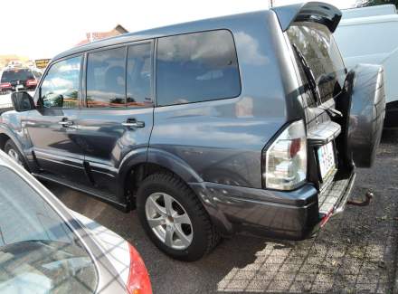 Mitsubishi - Pajero