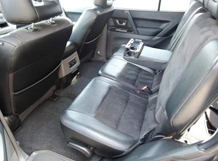 Mitsubishi - Pajero
