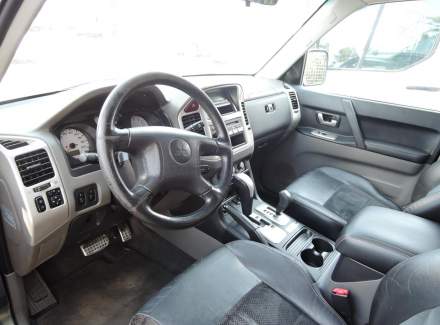 Mitsubishi - Pajero