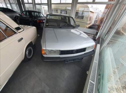 Peugeot - 305
