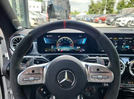 Mercedes-Benz - CLA