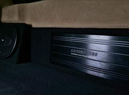 Land Rover - Defender