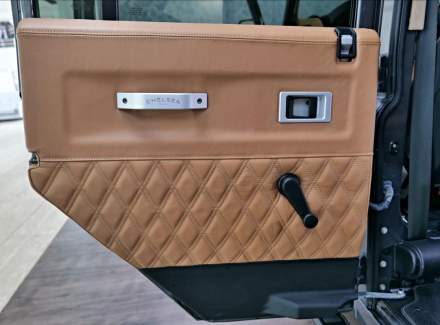 Land Rover - Defender