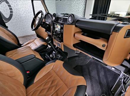 Land Rover - Defender