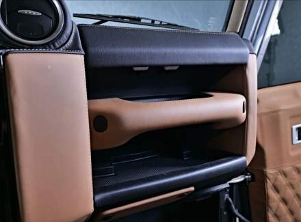 Land Rover - Defender