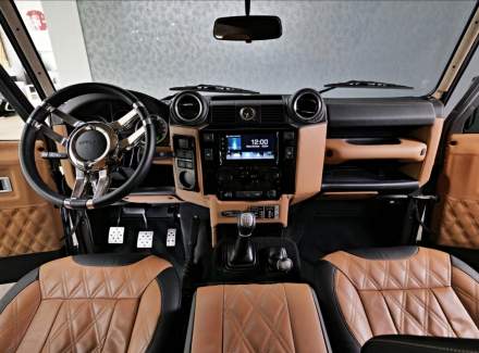 Land Rover - Defender