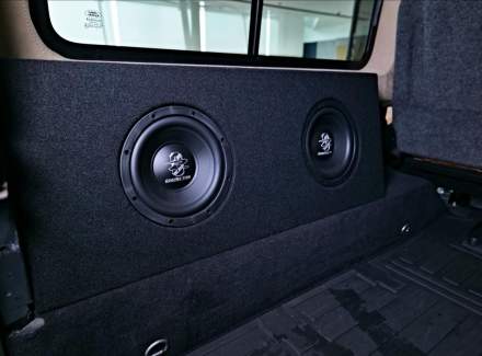 Land Rover - Defender