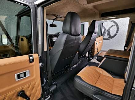 Land Rover - Defender