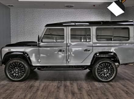 Land Rover - Defender