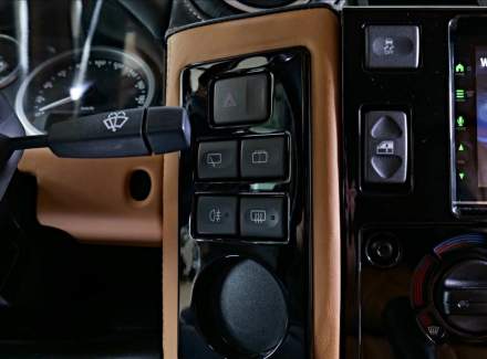 Land Rover - Defender