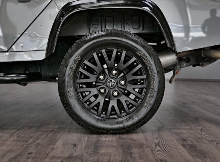 Land Rover - Defender