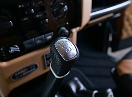 Land Rover - Defender