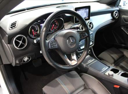 Mercedes-Benz - CLA