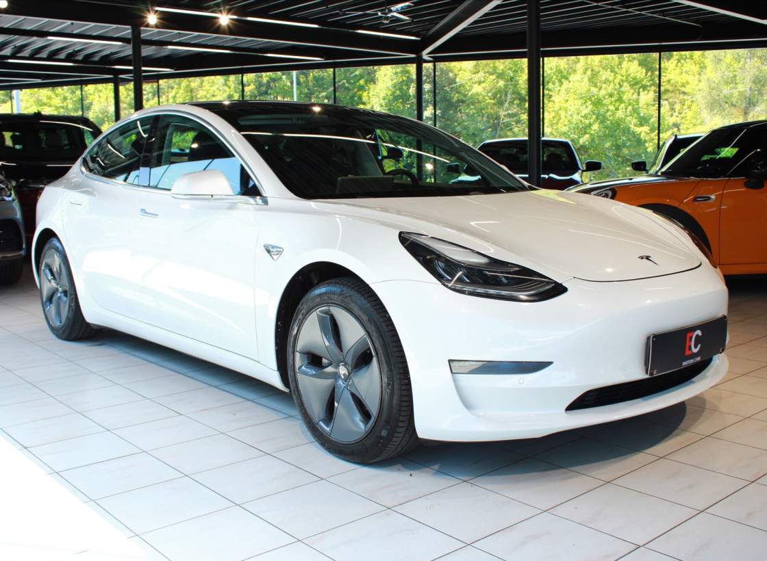 Tesla - Model 3