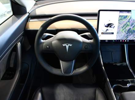 Tesla - Model 3