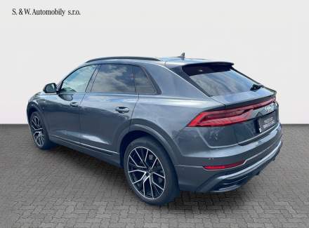 Audi - Q8